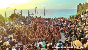 Tari Kecak dan Pertunjukan Tarian Api di Pura Uluwatu
